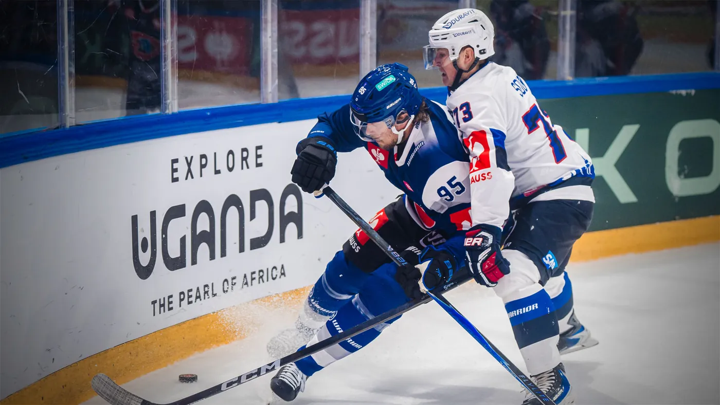 Adler Mannheim jubeln beim 4:3-CHL-Auswärtssieg in Fribourg