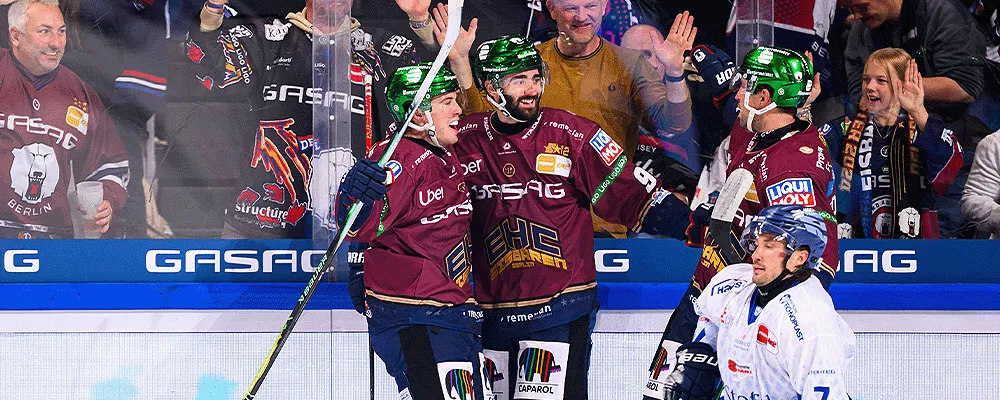 Eisbären Berlin beim DEL-Saisonauftakt 4:2 gegen die Straubing Tigers in der Uber Arena
