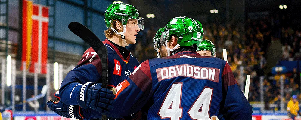 Eisbären Berlin vor der DEL-Eröffnung gegen die Straubing Tigers in der Uber Arena