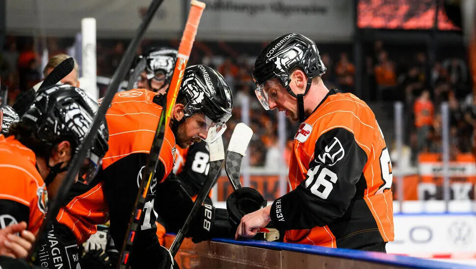 Grizzlys Wolfsburg unterliegen den Schwenninger Wild Wings 3:4 n.V.