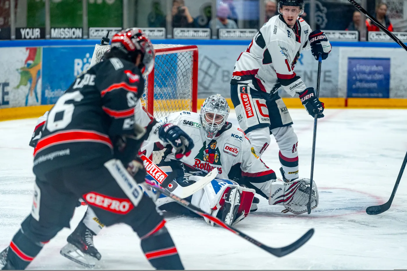 EHC Freiburg auswärts bei den Memmingen Indians — Club-Action (Jonas Strauß)