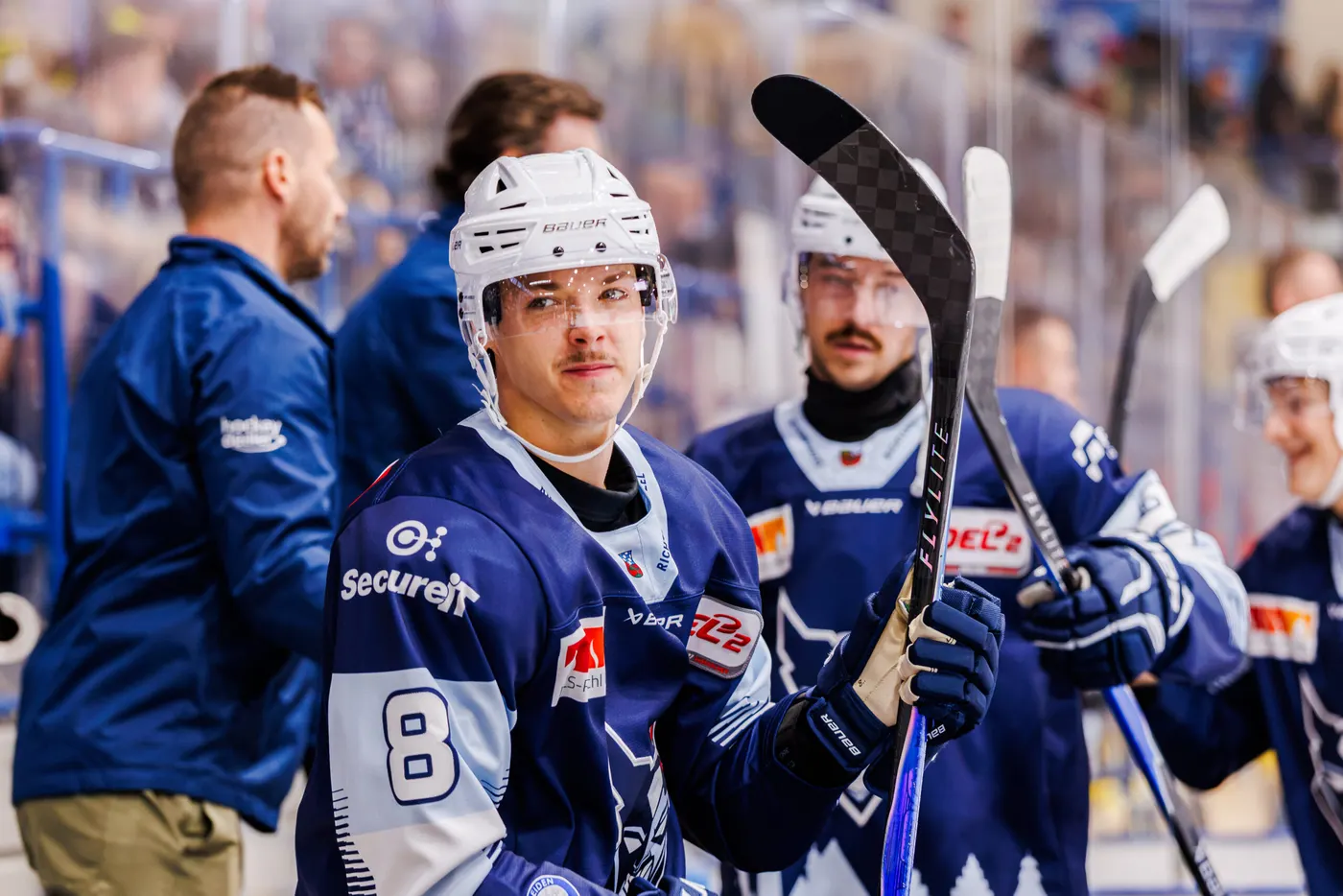 Blue Devils Weiden Spieler (8) vor dem DEL2-Auftakt — Motiv zur Partie gegen Memmingen (3:4 n.V.)
